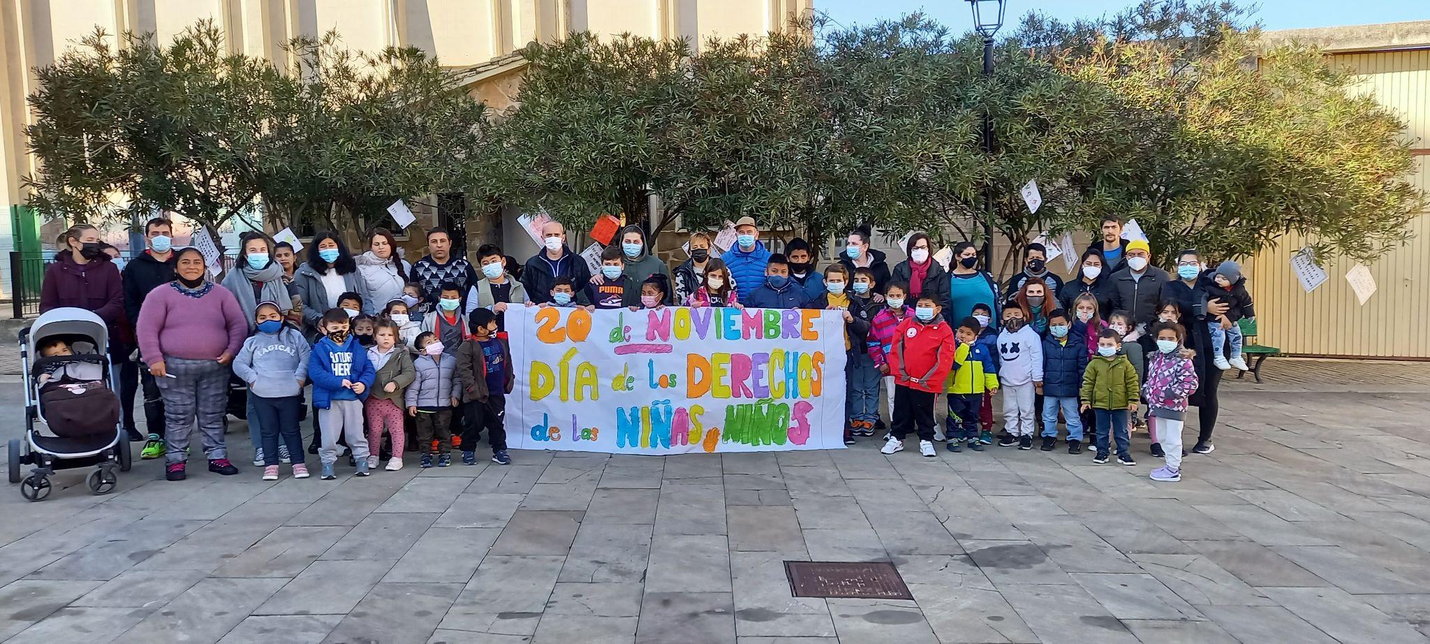 La comunidad educativa del CP Raimundo Lanas de Murillo el Fruto por los Derechos de la Infancia